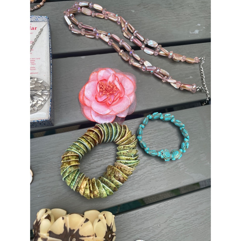 Beachy Inspired Vintage/Modern Costume/Fashion Jewelry Lot - Picture 4 of 4